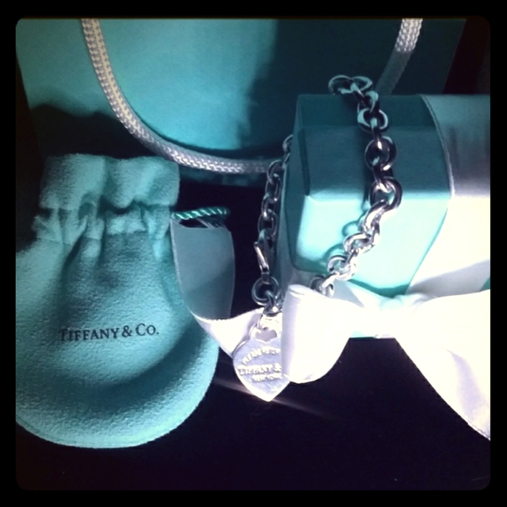 Return to Tiffany heart charm bracelet